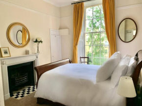 Beautiful Regency Crescent Apartment in Idyllic Location